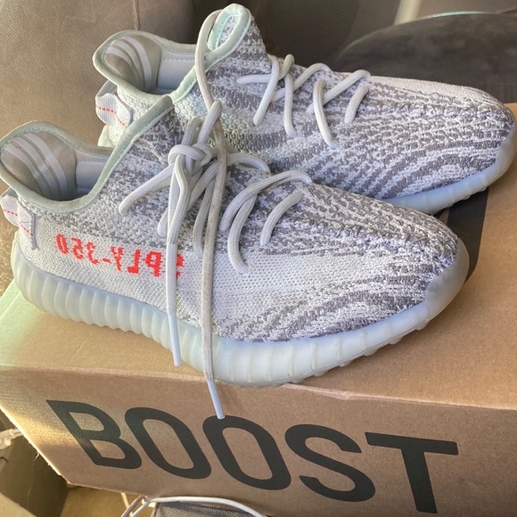 Yeezy boost 350 2v mid condition fairly new only worn twice - Picture 1 of 3